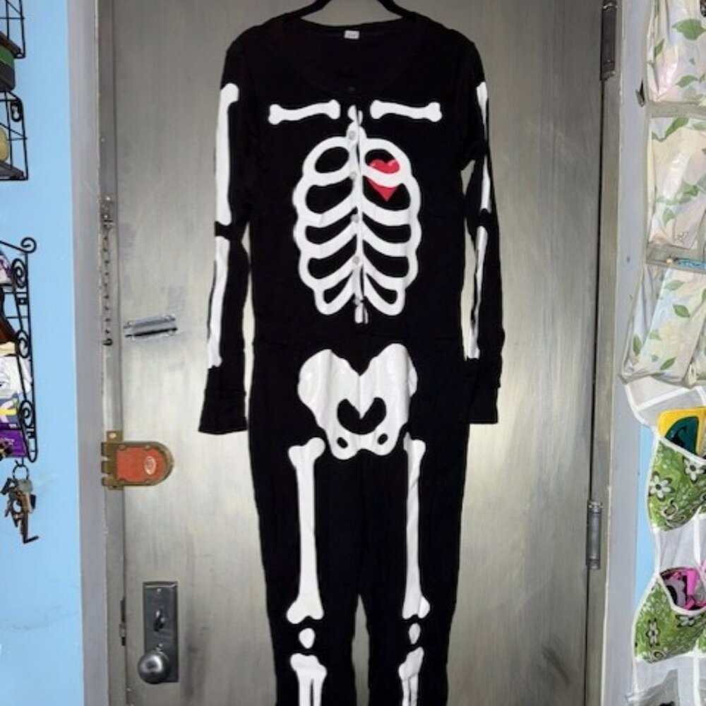 NWT - Glow-in-the-Dark Skeleton with heart One-Piece Jumpsuit - Unisex - Picture 2 of 16
